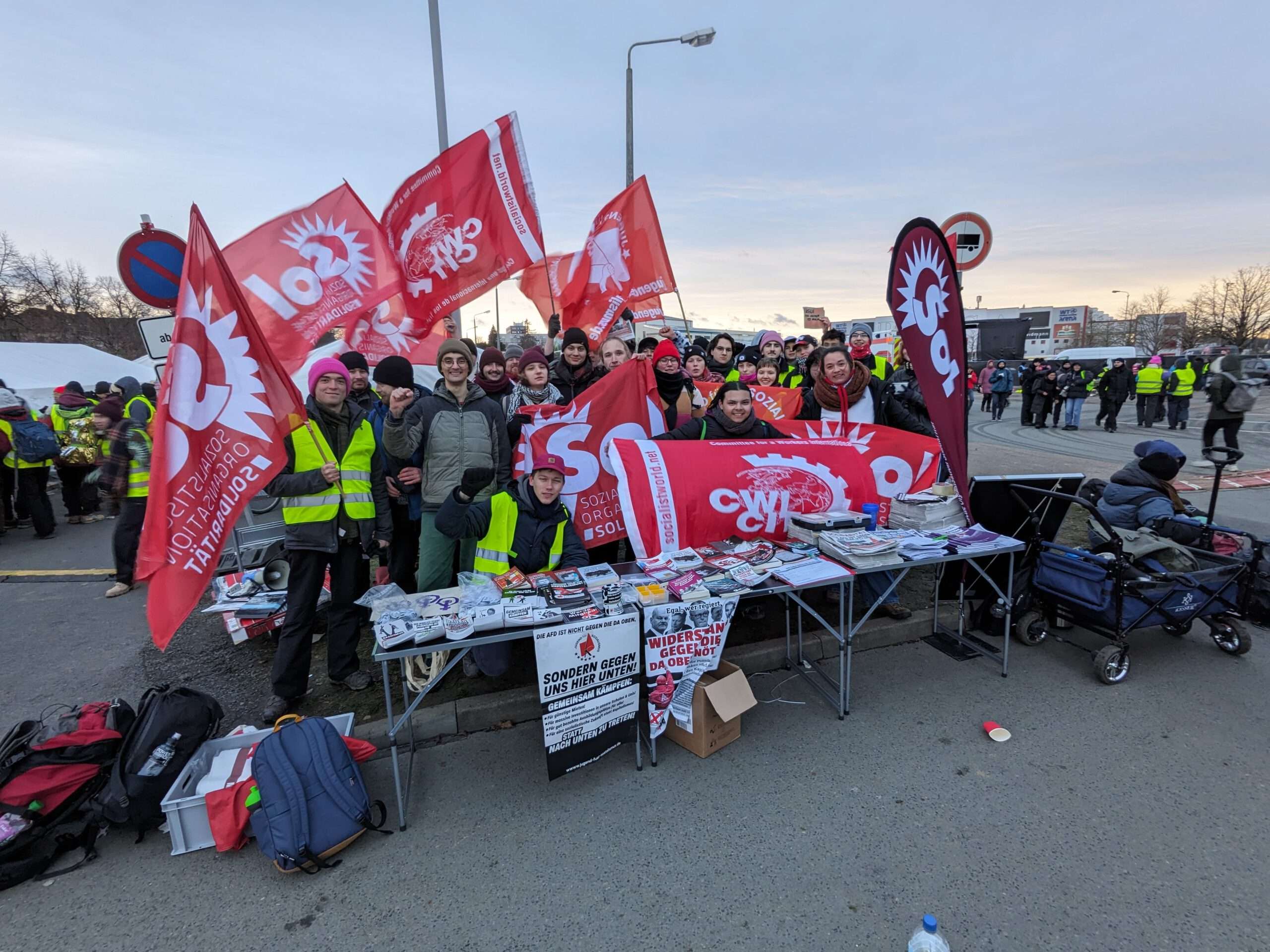 Zehntausende demonstrieren in Riesa gegen den AfD-Parteitag